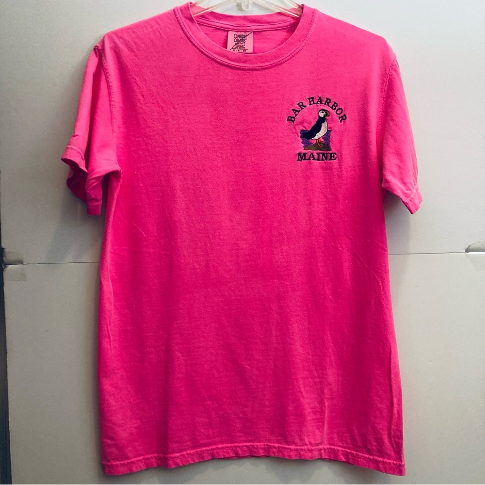 Comfort Colors  Neon Pink Easy Crew T-Shirt Size S w/Bar Harbor Maine Embroidery